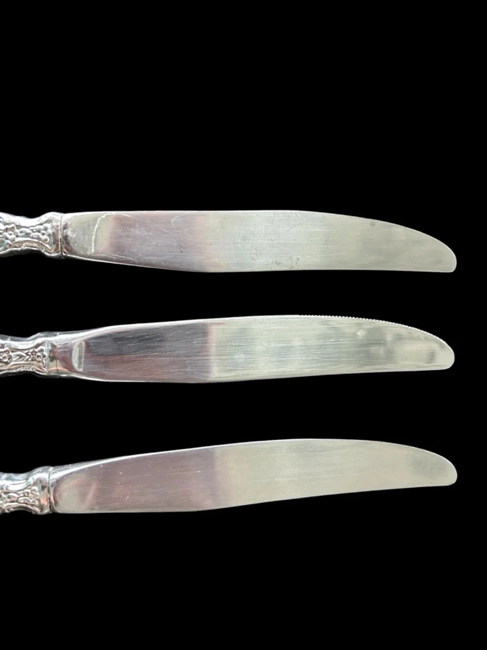 Vintage ONEIDA MICHAELANGELO Dinner Knives Set of 3 Stainless Ornate